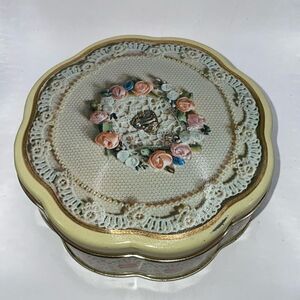 AVON Valentine’s Day Tin Powder Box Trinket Vintage 1981 Floral Lace Decor